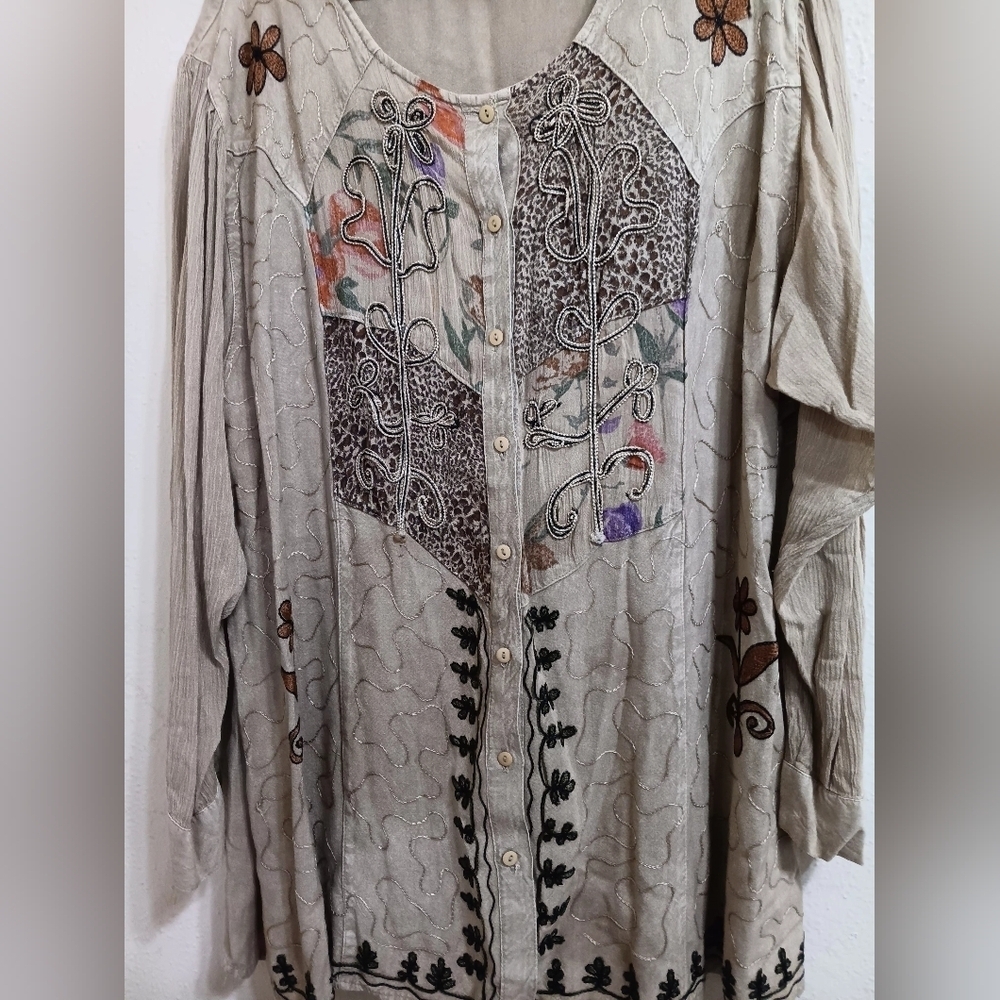 Floral Embroidered Beige Blouse - Picture 6 of 10